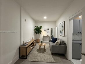 Building Photo - 1560 SW 5th St