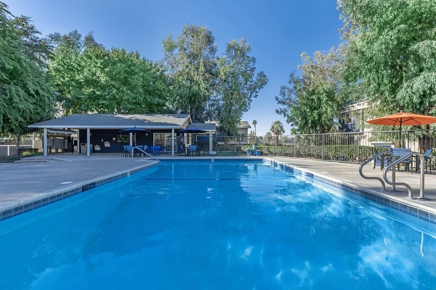 Building Photo - Pine Village