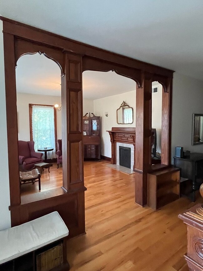 Building Photo - Beautiful 4-bedroom Farmhouse in Raphine a...
