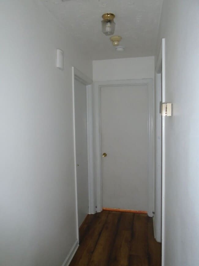 Building Photo - Beaver Creek South