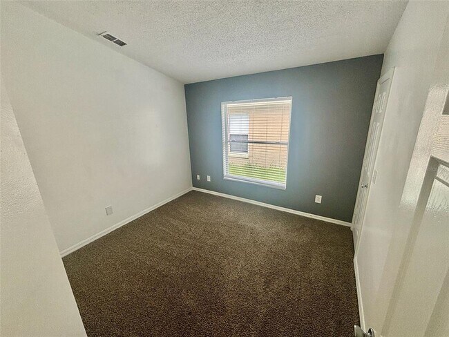 Building Photo - 1829 Lacy Ln