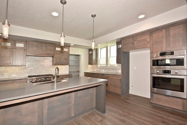 Building Photo - One of a Kind-3 Bedroom and 3 Bathroom Luxury Townhouse in Harris Ranch.