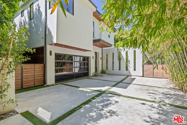 Building Photo - 15241 Greenleaf St