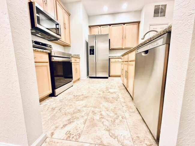 Building Photo - 2983 Ashland Ln S