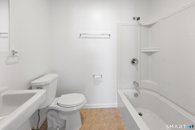 Building Photo - 46 N Cherry St