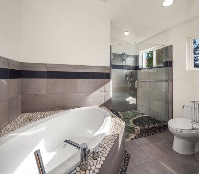 Building Photo - 4bd/3.5ba Kirkland House