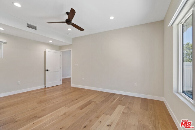 Building Photo - 1828 W 47th St