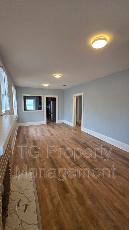 Building Photo - 1735 Brackland St