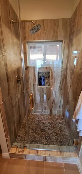 New Designer Shower - 3306 Lloyd St