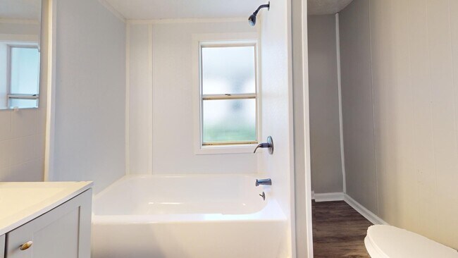 Building Photo - Cudell Area - 2 Bedrooms - 1 Bath - Single...