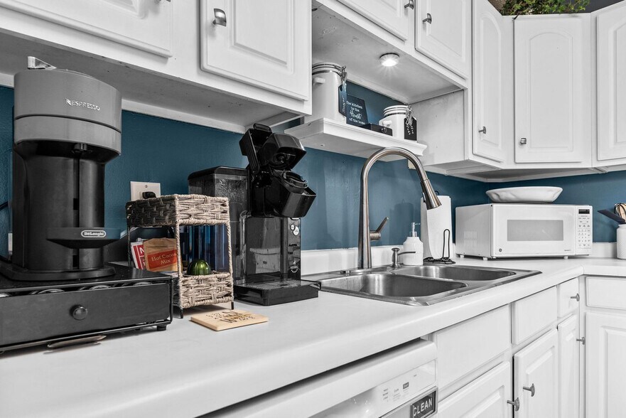 Building Photo - 100 Woodstone Dr