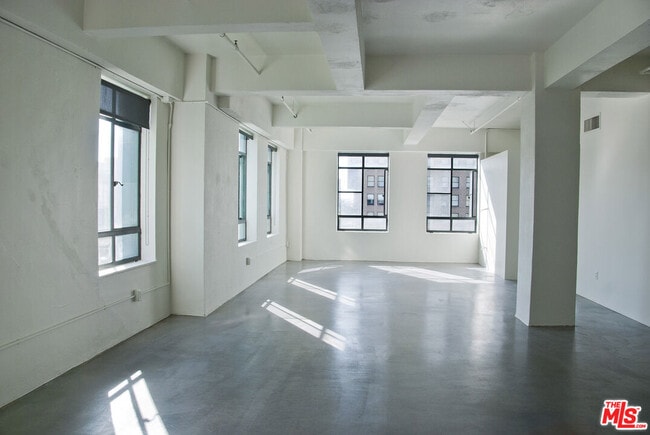 Primary Photo - 849 S Broadway