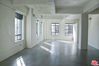 Building Photo - 849 S Broadway