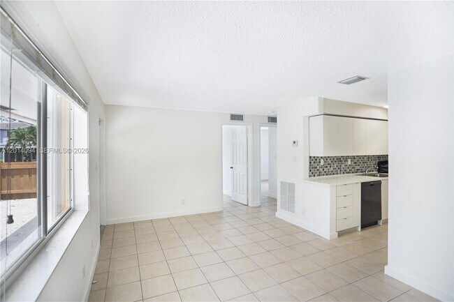 Building Photo - 1522 SW 30th St