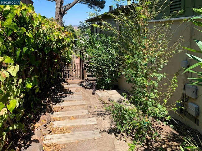 Building Photo - 1672 Terrace Road,Walnut Crk