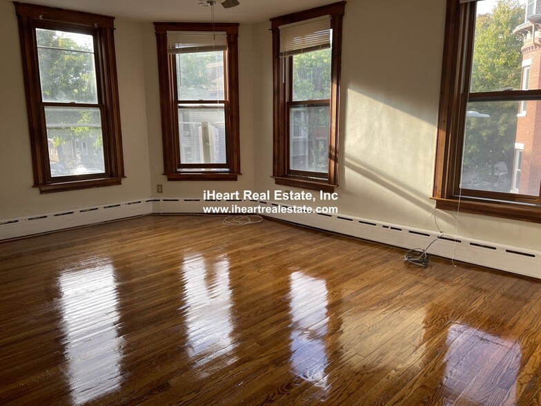 Building Photo - 338 K St