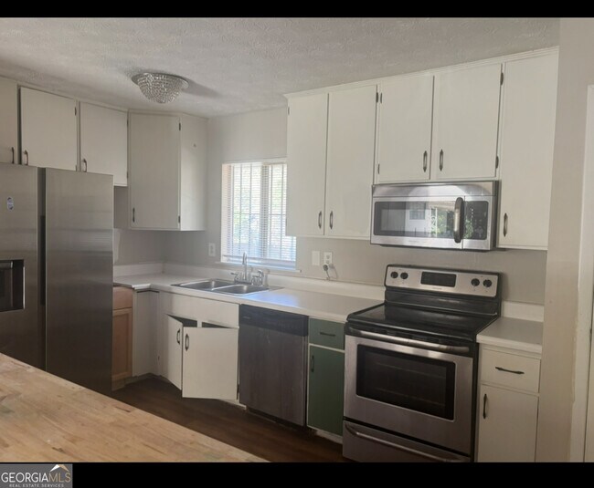 Building Photo - 602 Dixon Rd