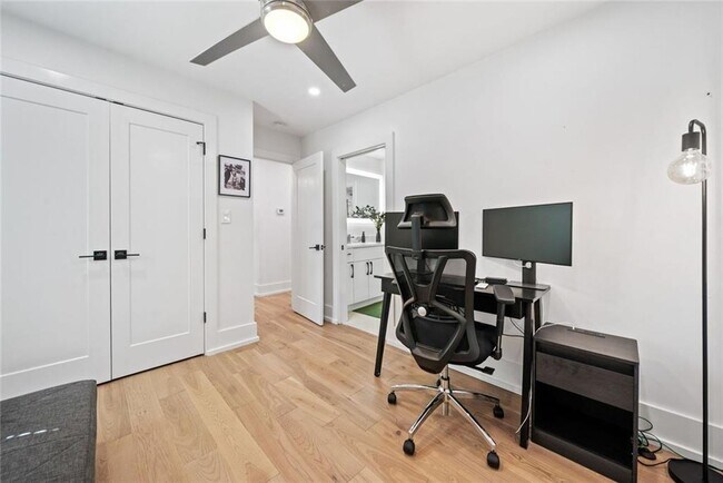Building Photo - 320 Kelso Dr SW