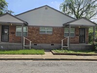 Building Photo - 111 W McKellar Ave