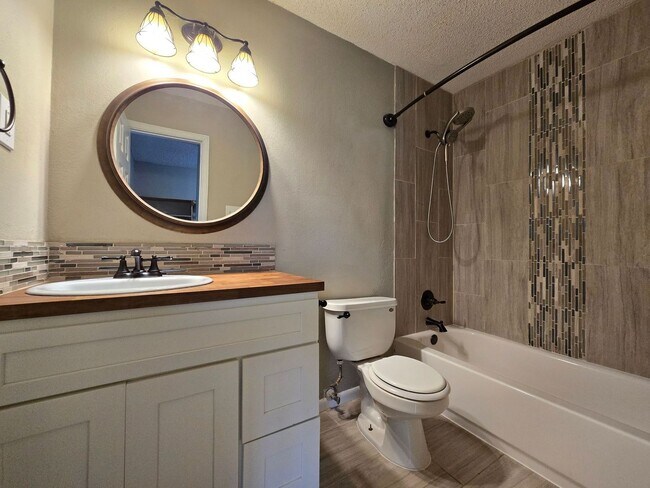 Building Photo - 1710 Joy Dr