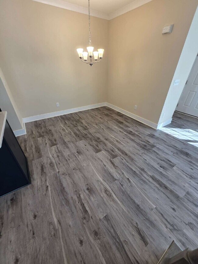 Building Photo - "Charming Kernersville Townhouse: Spacious 3-Bedroom Retreat with 2.5 Baths on Eastfall Street!"