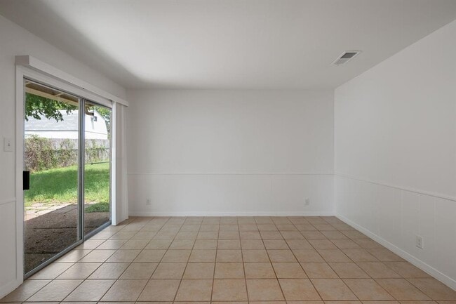 Building Photo - 7009 Isabelle Dr