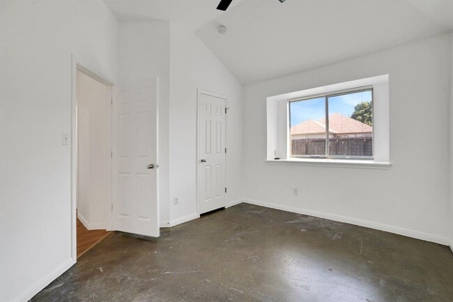 Building Photo - 15100 Parrish Ln