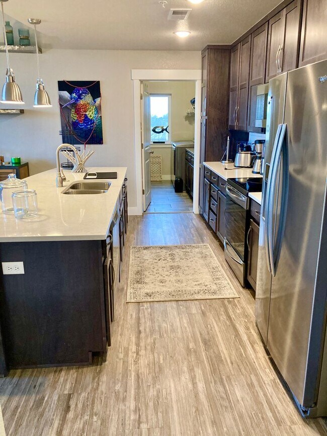 Building Photo - Spacious 3-Bed, 2-Bath Condo in the Desirable Rigden Farm Area