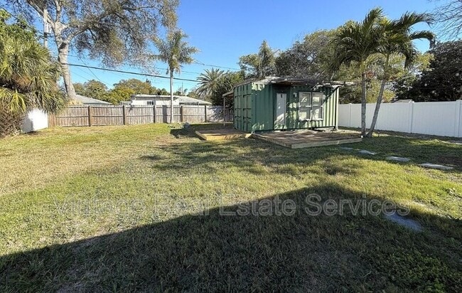 Building Photo - 105 N Aurora Ave