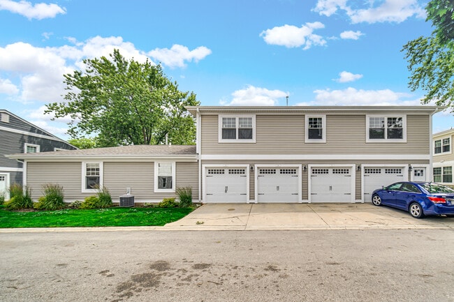 Building Photo - 323 Somerset Ln