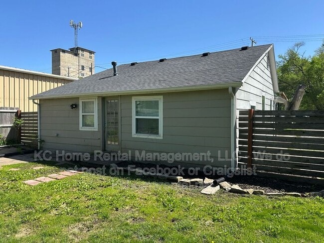 Building Photo - 316 W Elm St