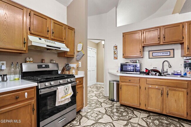 Building Photo - 757 Hempstead Dr