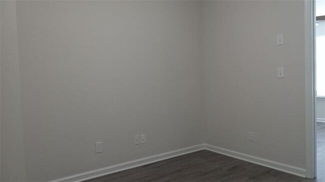 Building Photo - 755 Crestwell Cir