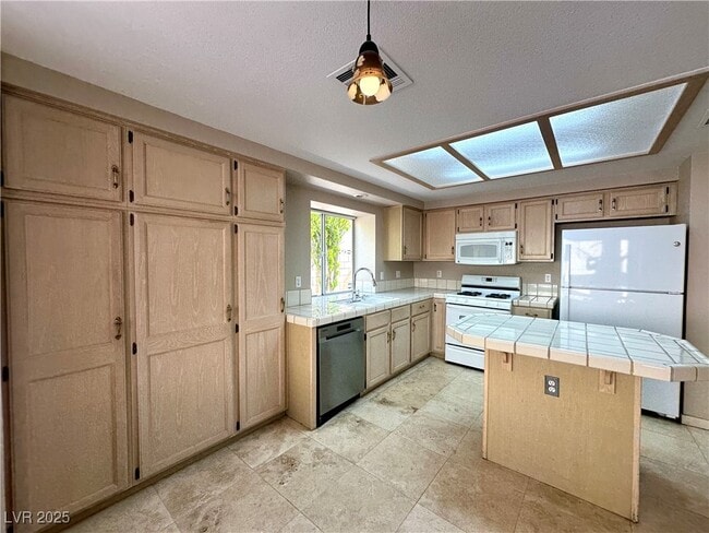 Building Photo - 2433 Twin Flower Cir