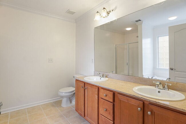 Building Photo - 164 Village Ln