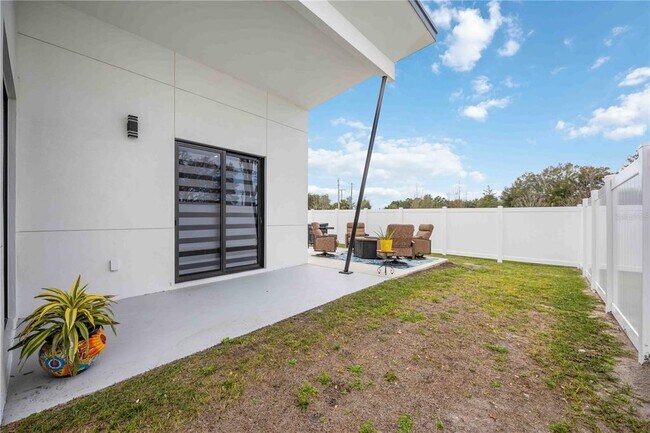 Building Photo - 7520 N Coolidge Ave