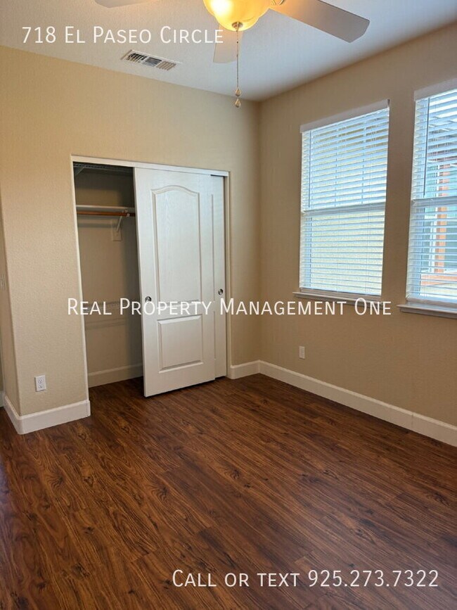 Building Photo - 718 El Paseo Cir