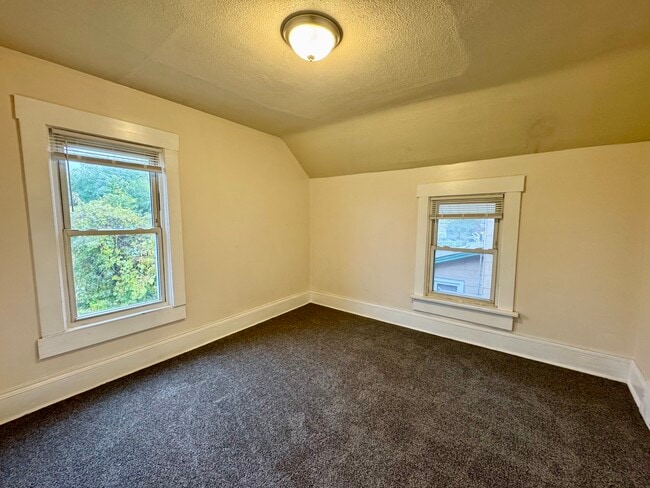 Building Photo - 2442 16th St NE