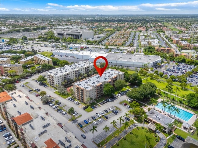 Building Photo - 9320 Fontainebleau Blvd