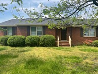 Building Photo - 624 Marlee Dr