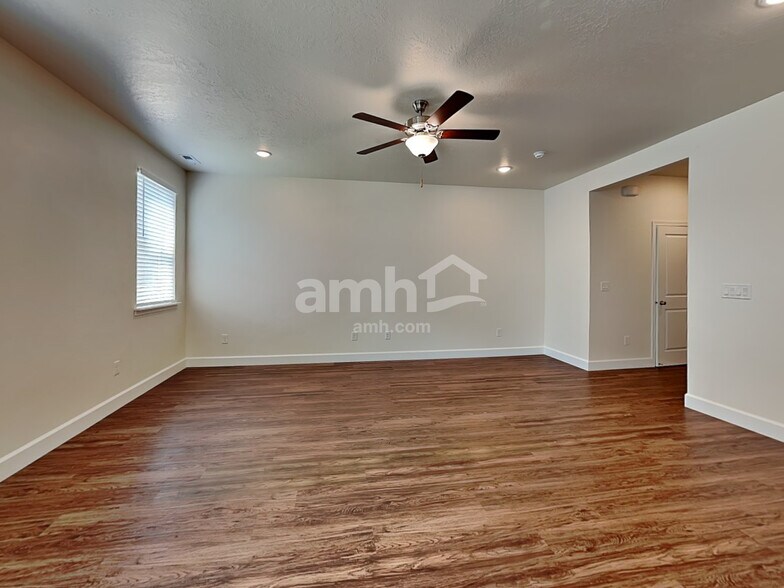 Building Photo - 2382 E Buckskin Way