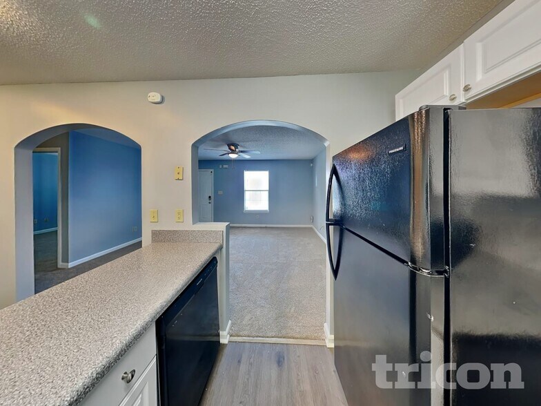 Building Photo - 6836 Saganaw Dr