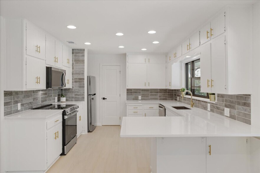 Building Photo - 524 N Wharton St