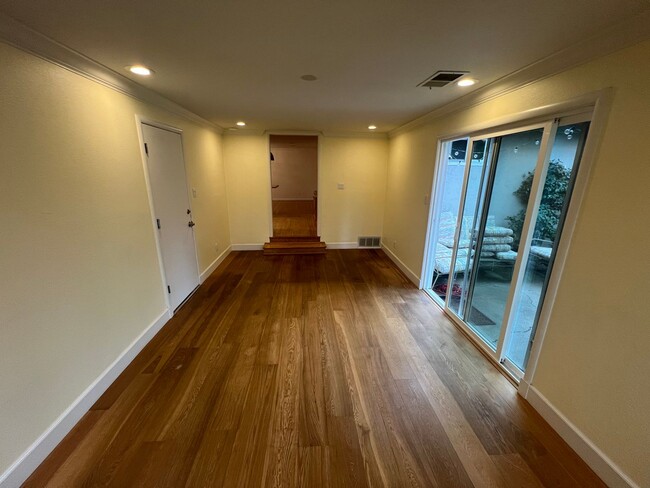 Building Photo - 3 bed / 2 Bath | Davis Slide Hill Park Hom...