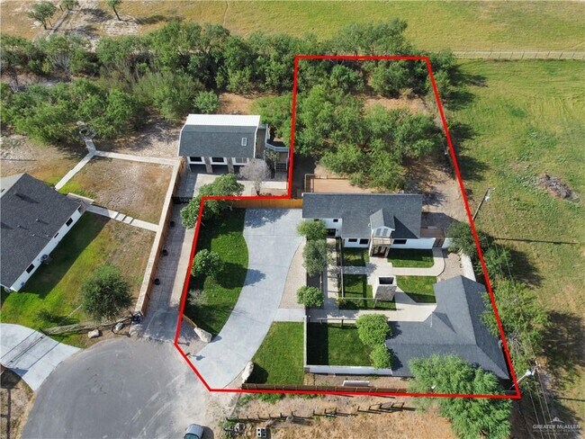 Building Photo - 12303 Lakeview Dr