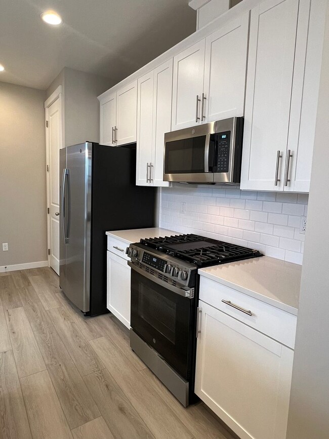 Building Photo - Brand new 3 bed 2.5 bath townhome in Stars...