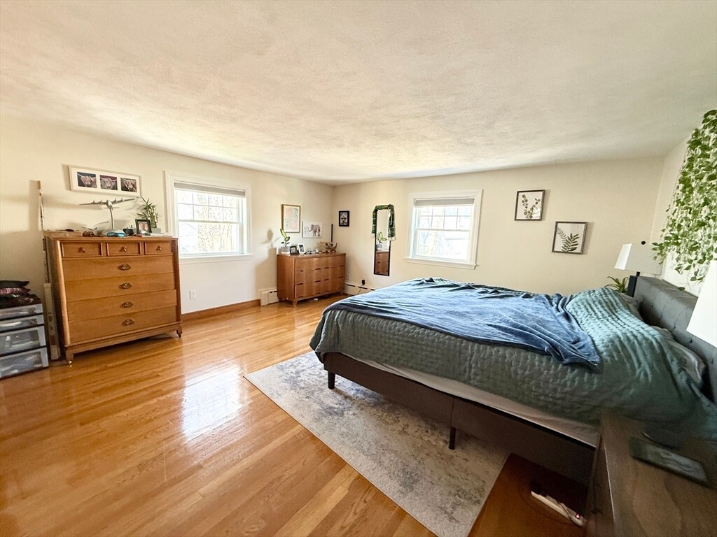 Building Photo - 920 E 4th St