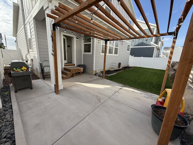 Building Photo - 9277 N Scenic Mountain Dr