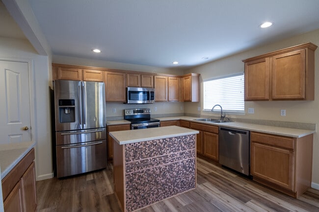 Building Photo - 5747 Jaguar Way