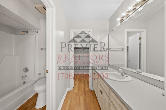 Building Photo - 6634 Hensley Dr